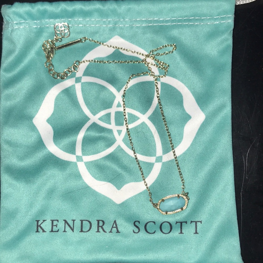 Kendra Scott necklace